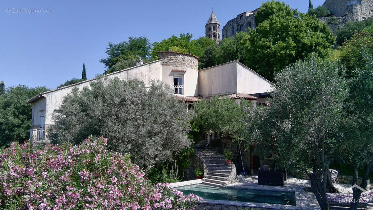 Maison à LA GARDE-ADHEMAR