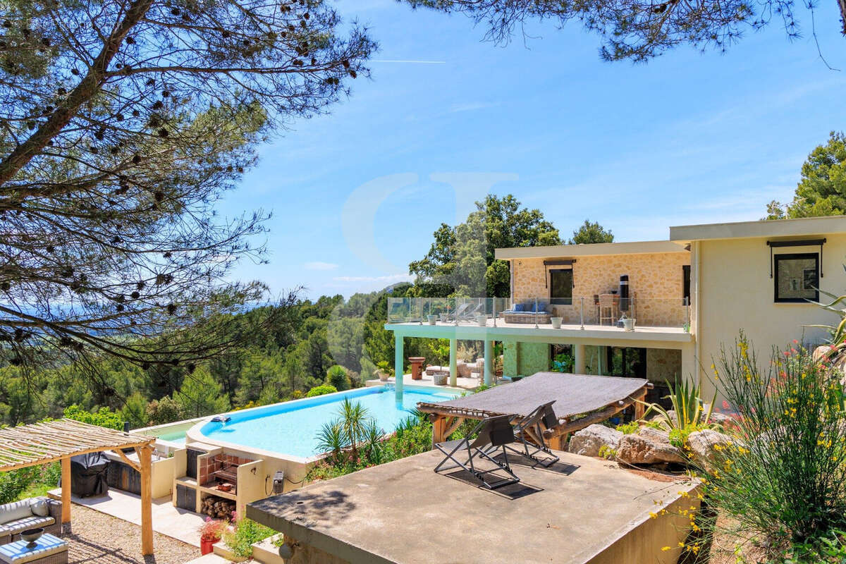 Maison à L'ISLE-SUR-LA-SORGUE