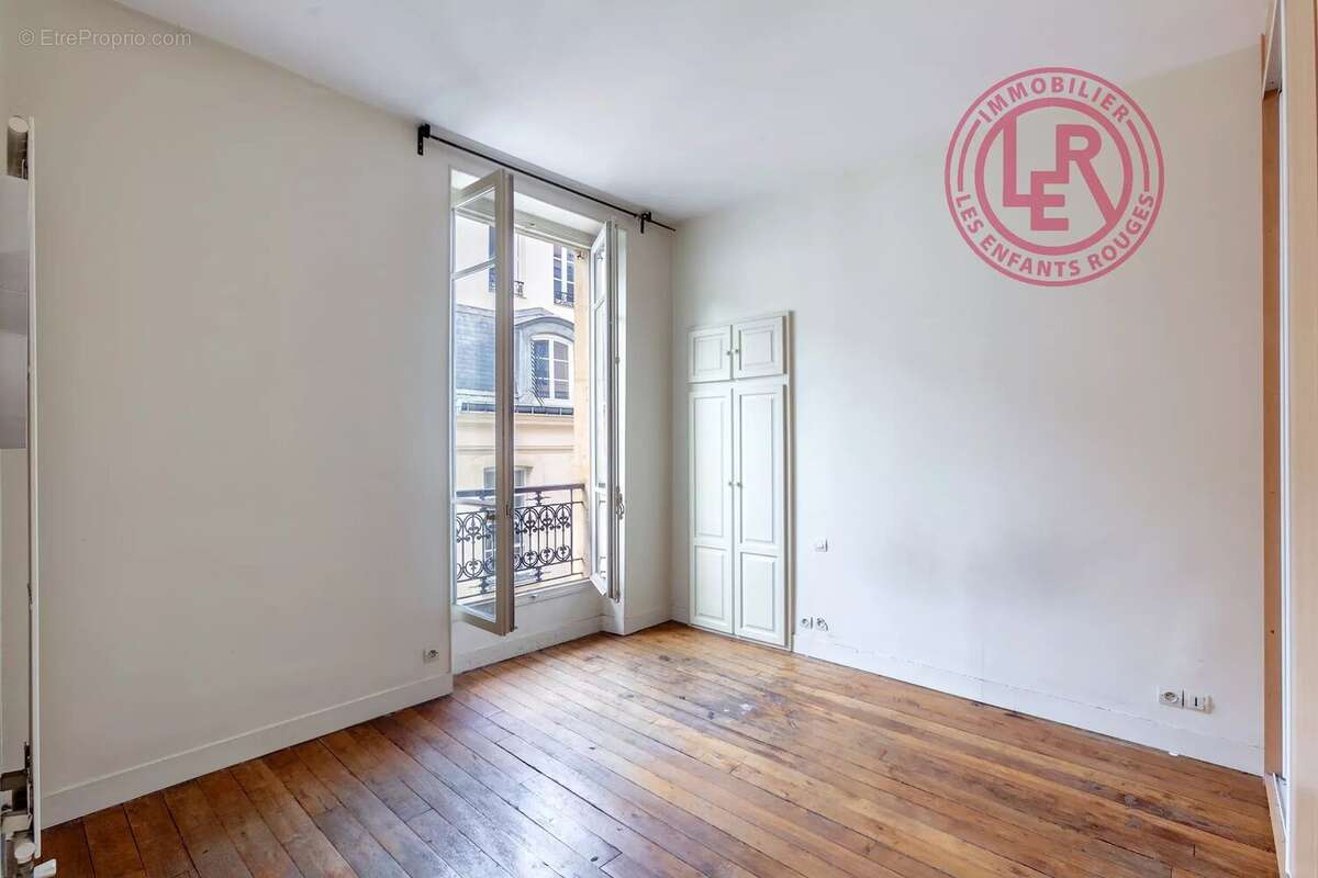 Appartement à PARIS-3E