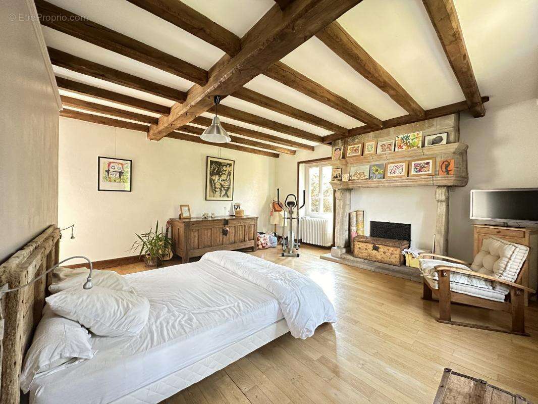 Maison à LA CHAPELLE-AUX-SAINTS