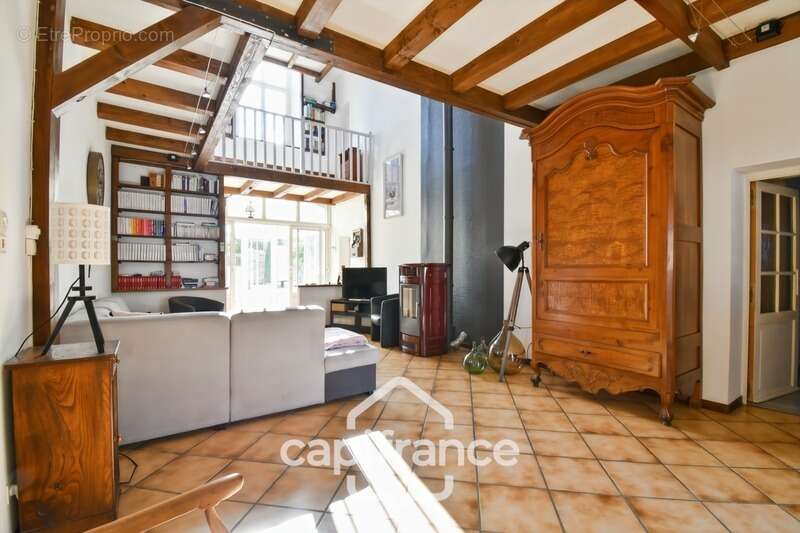 Maison à vendre 10 pièces BIGNAY (17), proche ST JEAN D'ANGELY et ses commerces, avec jardin, piscine et garage - photo 8