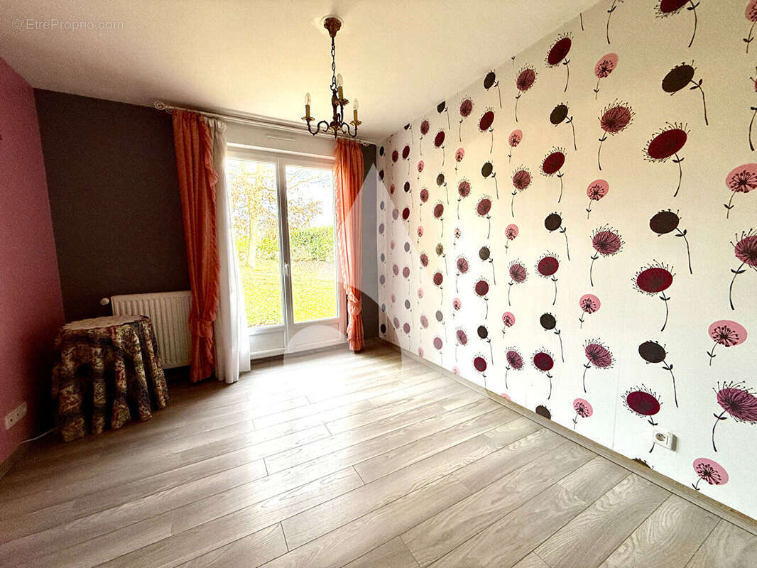 Maison à SAINT-SEBASTIEN-DE-MORSENT