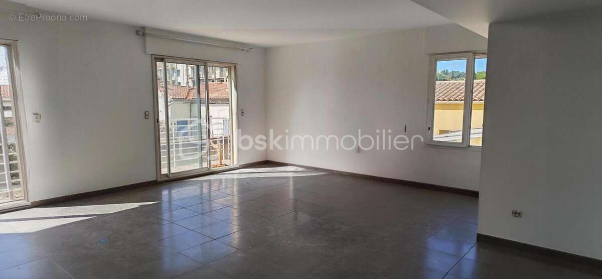 Exclusivite - appartement en triplex entierement renove – terrasses - box et parking - photo 2