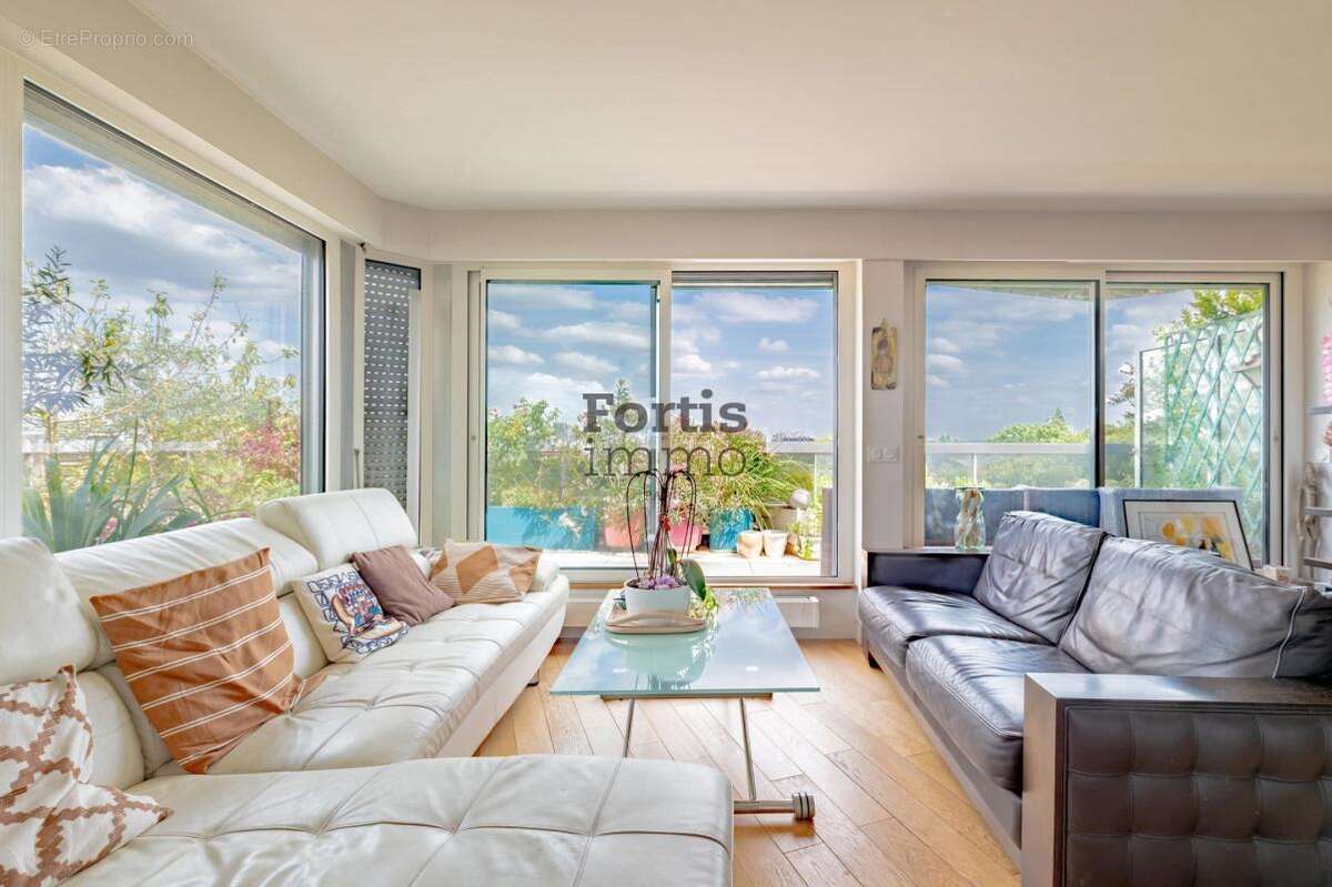 Appartement à PARIS-14E