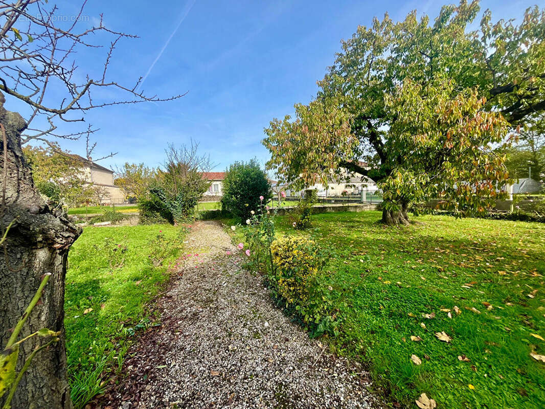 Maison à SAINTE-LIVRADE-SUR-LOT