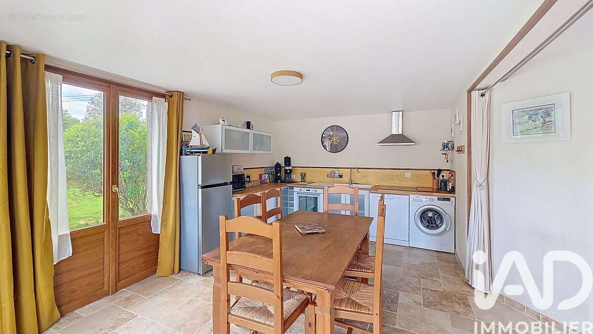Maison 221 m² à Saint-Hymer  - photo 3