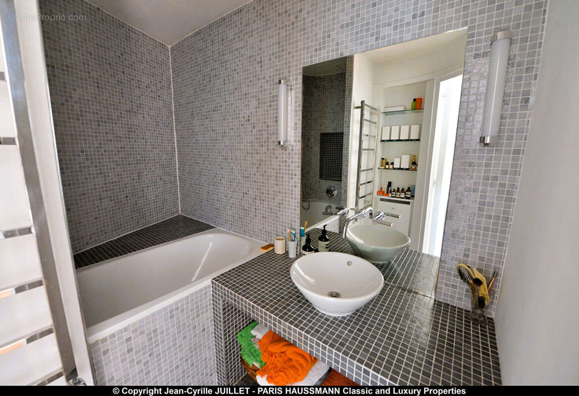 Appartement à PARIS-8E