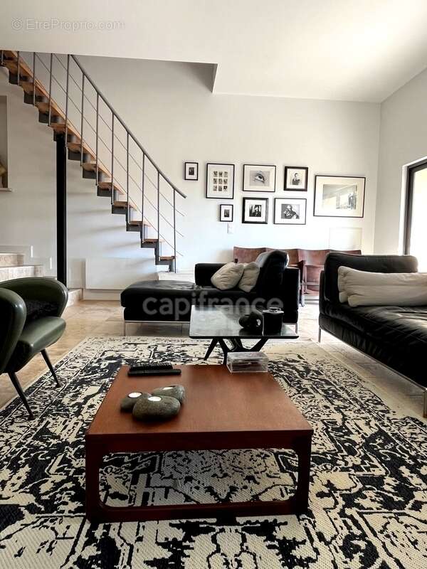 Elégante maison en pierre entièrement restaurée, 4 pièces, au coeur d'un village médiéval (32) - photo 13