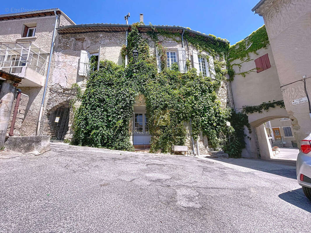 Maison à PERNES-LES-FONTAINES