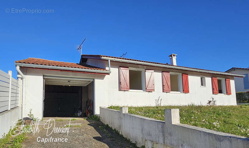 Maison à URT