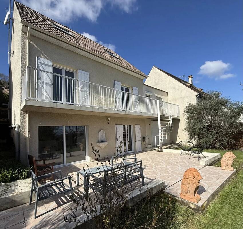 Maison à CRECY-LA-CHAPELLE