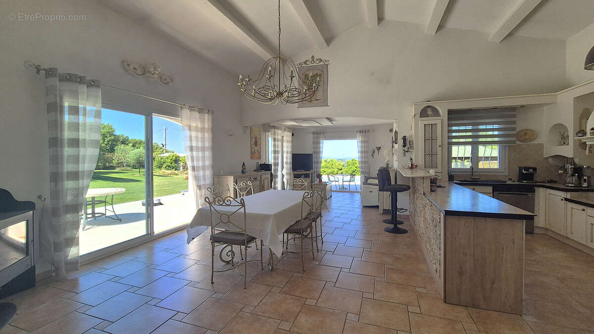 Villa de plain-pied au calme absolu avec piscine, studio indépendant et vaste terrain arboré - photo 5