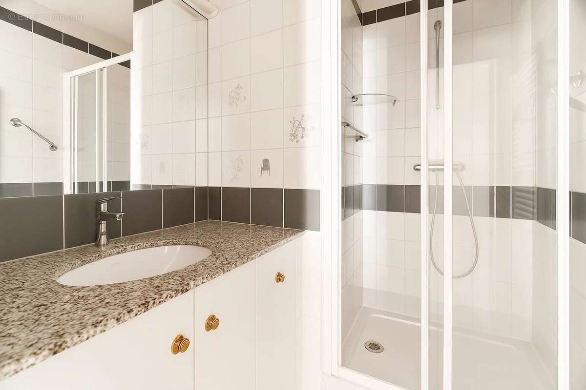 Appartement à LEVALLOIS-PERRET