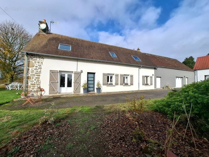 Maison à MONTREUIL-AU-HOULME