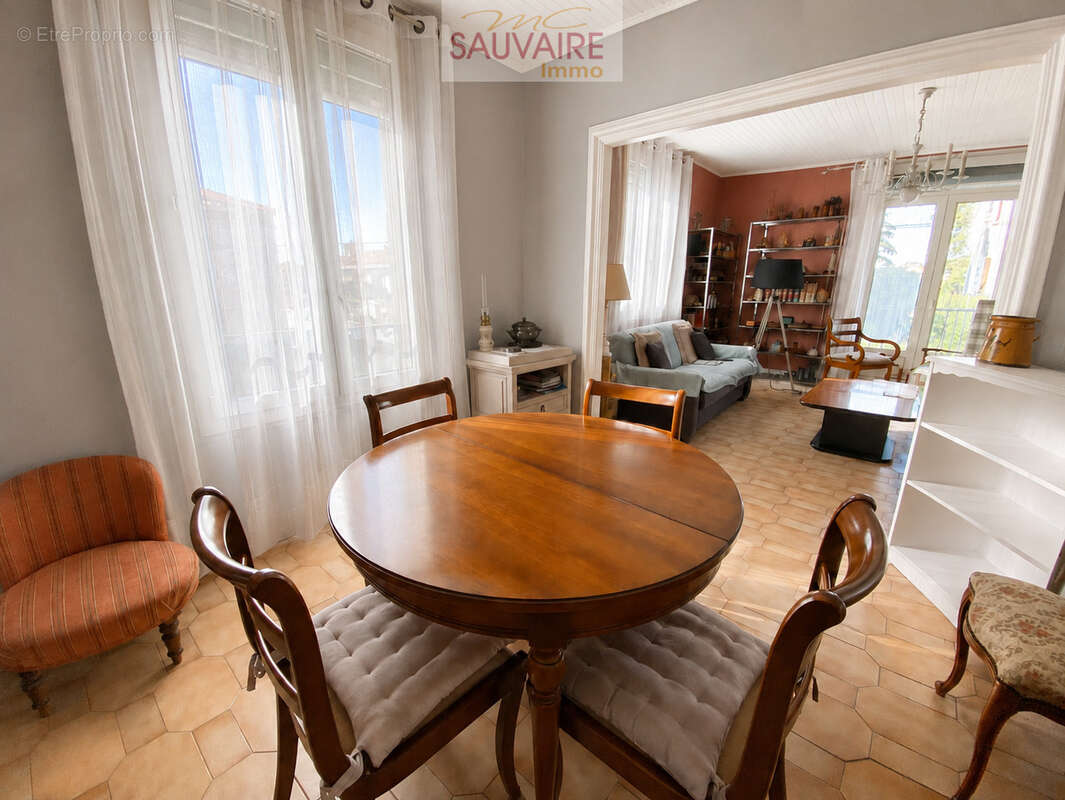 Maison à SAINT-LAURENT-DE-LA-SALANQUE