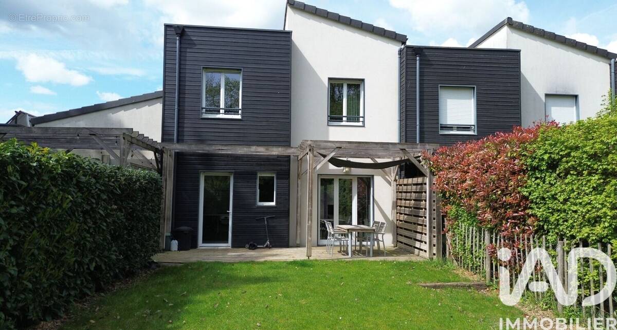 Photo 1 - Maison à VERT-SAINT-DENIS