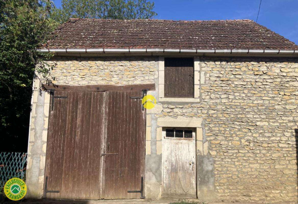 Maison de 3 pieces avec grange - photo 2