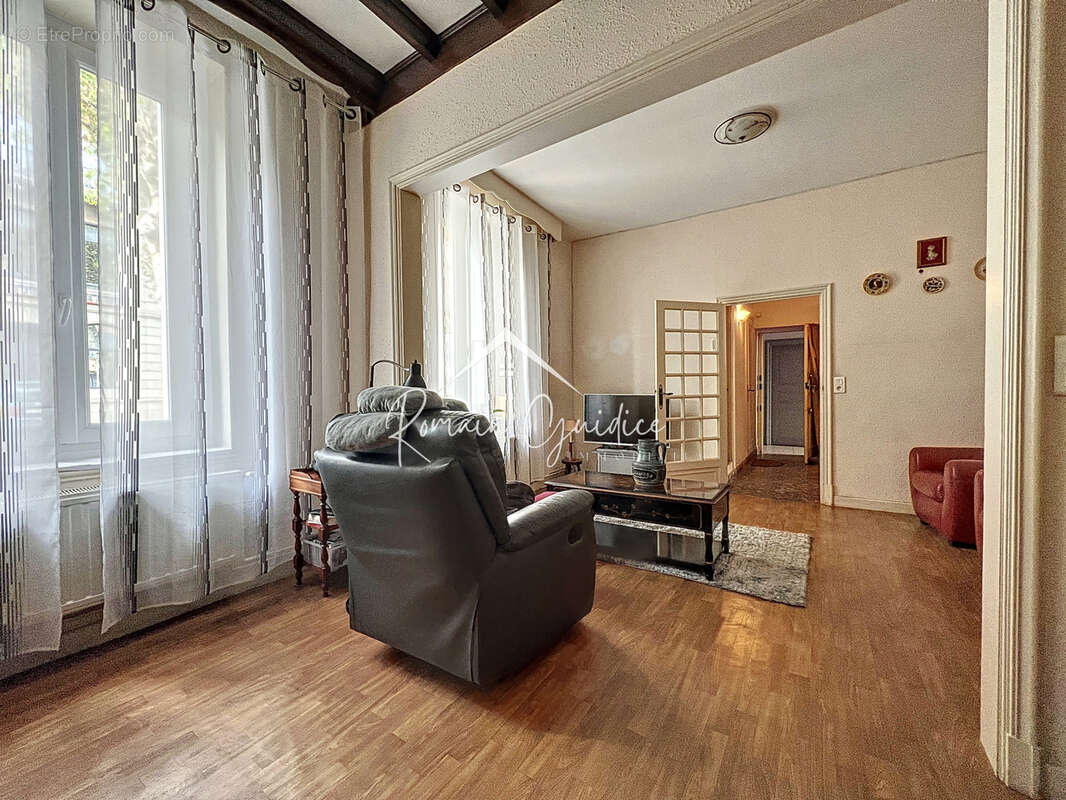 Appartement f2 57 m2 vendu loué - photo 4