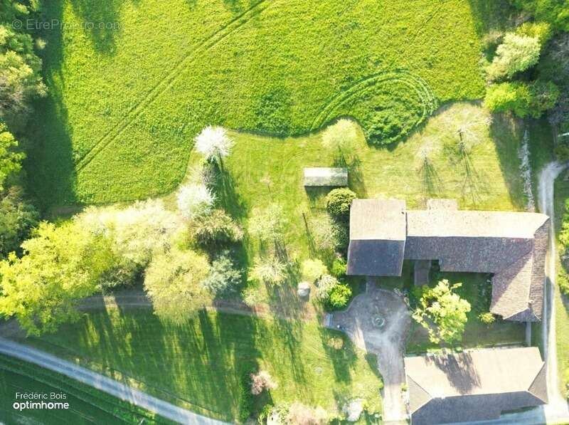 Maison à SAINT-GENIS-SUR-MENTHON