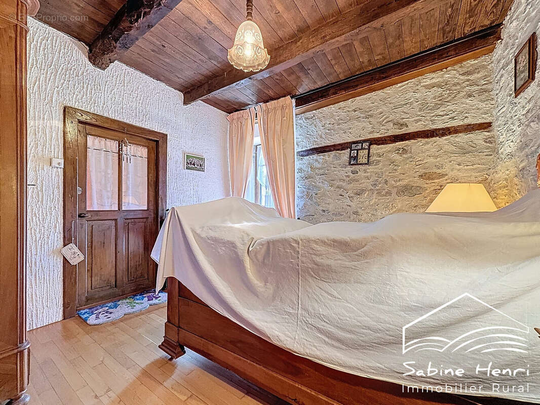 Maison à LA SALVETAT-PEYRALES