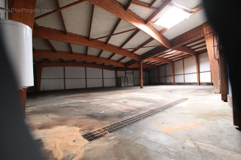 Commerce à LA CLAYETTE