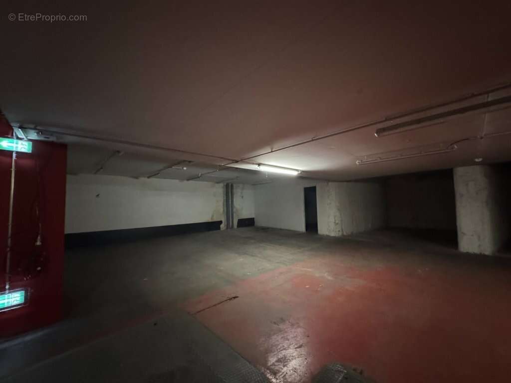 13 parkings boxes / les bureaux de la colinne - photo 2