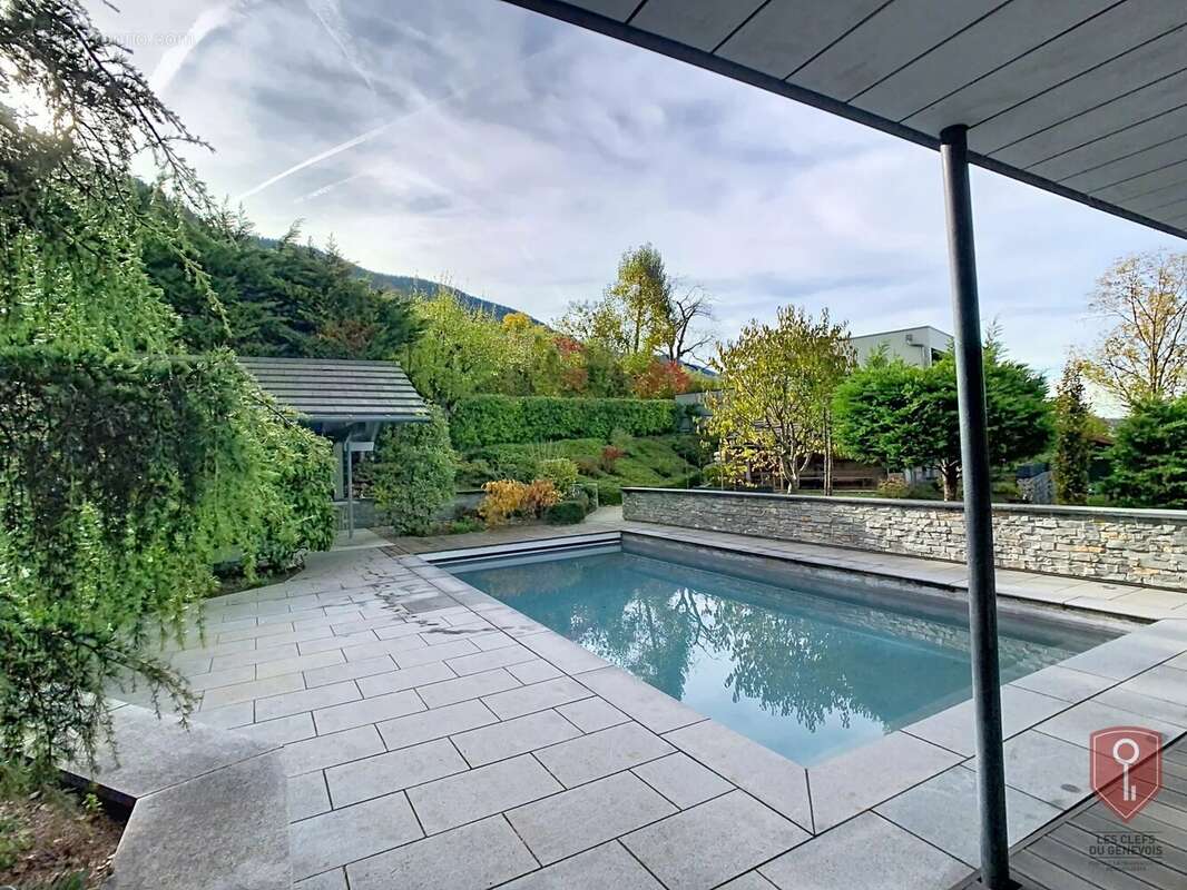 Maison à COLLONGES-SOUS-SALEVE