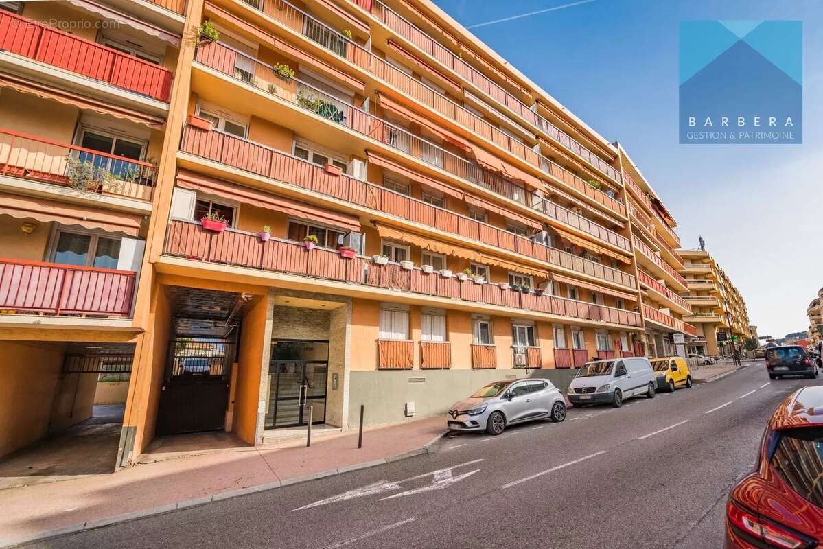 Appartement à SAINT-LAURENT-DU-VAR