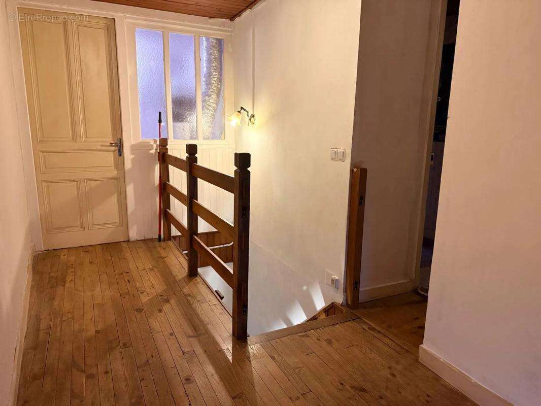 Maison à MONTCEAU-ET-ECHARNANT