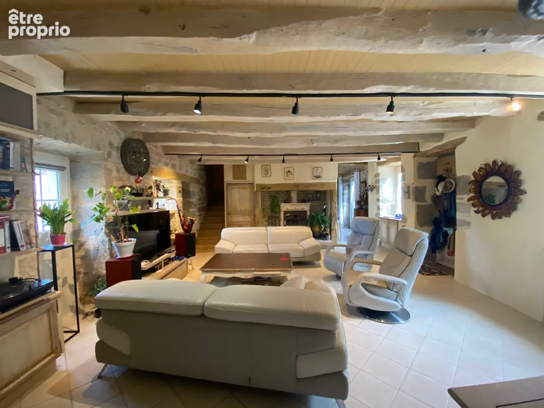Très belle propriété en pierre avec dépendances et piscine - photo 13