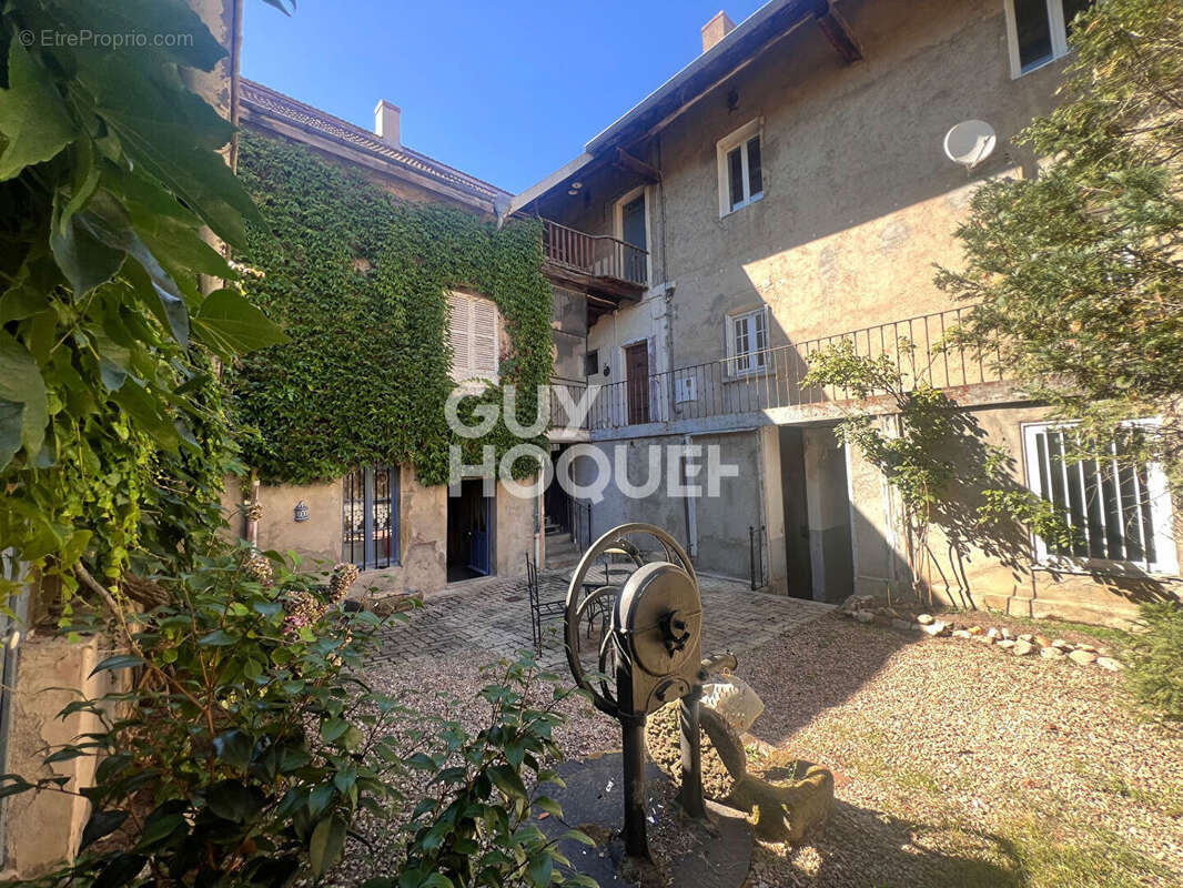 Appartement à TOULON-SUR-ARROUX