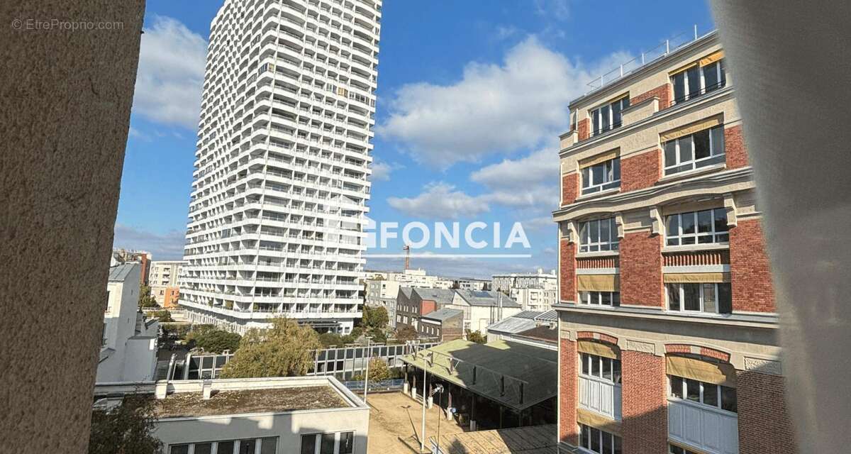 Parking à PARIS-18E