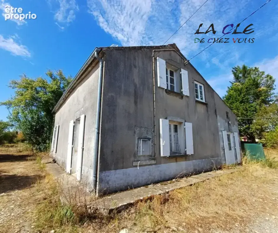 Maison à SAINT-HILAIRE-DES-LOGES