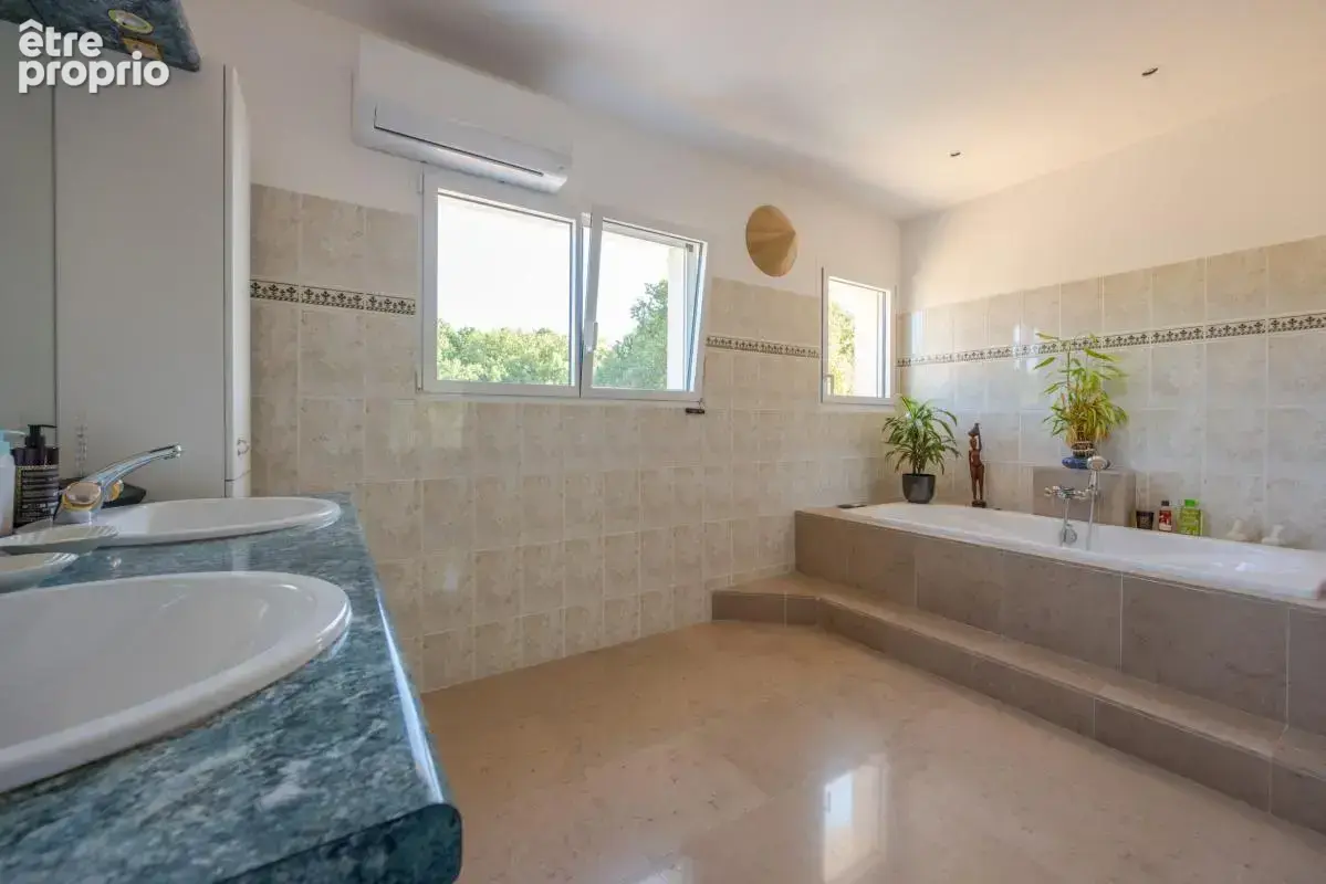 Propriété 250 m² avec piscine - photo 11