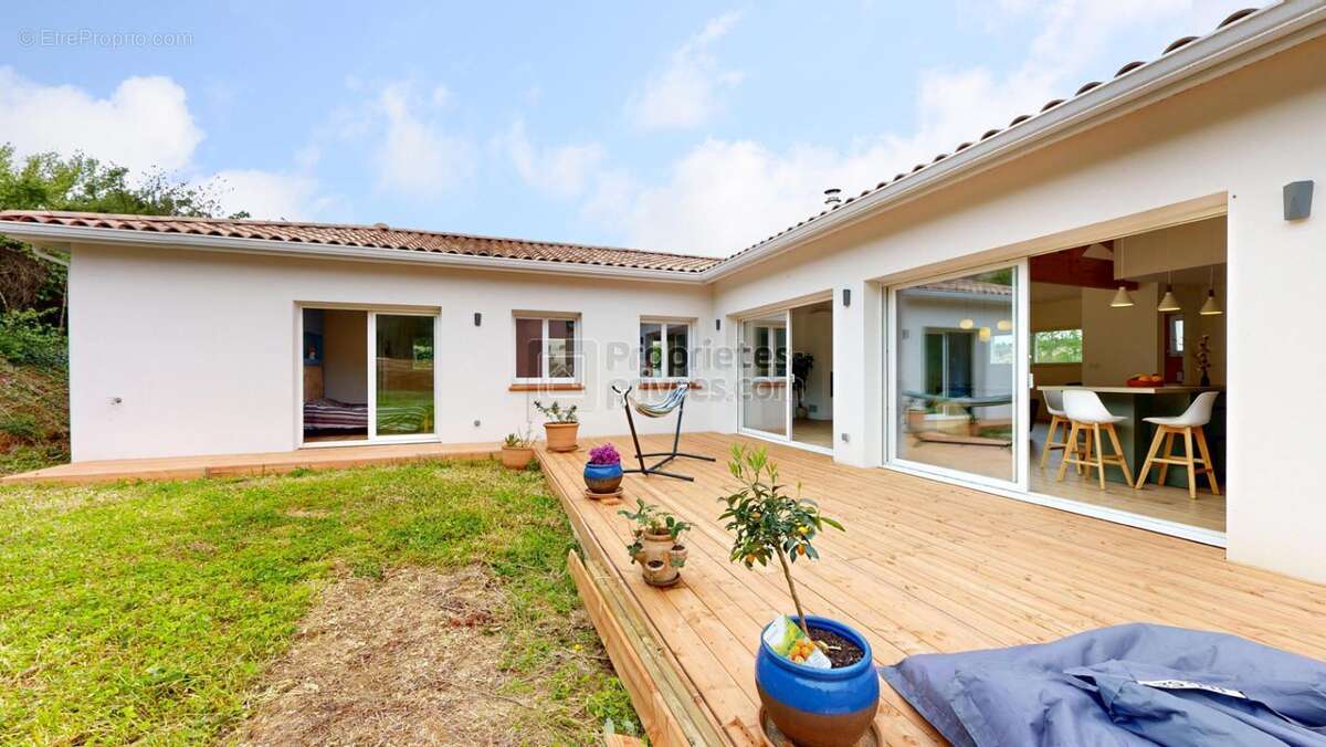 Maison à LACROIX-FALGARDE
