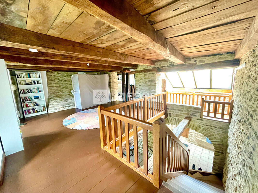 Maison à COMPS-LA-GRAND-VILLE