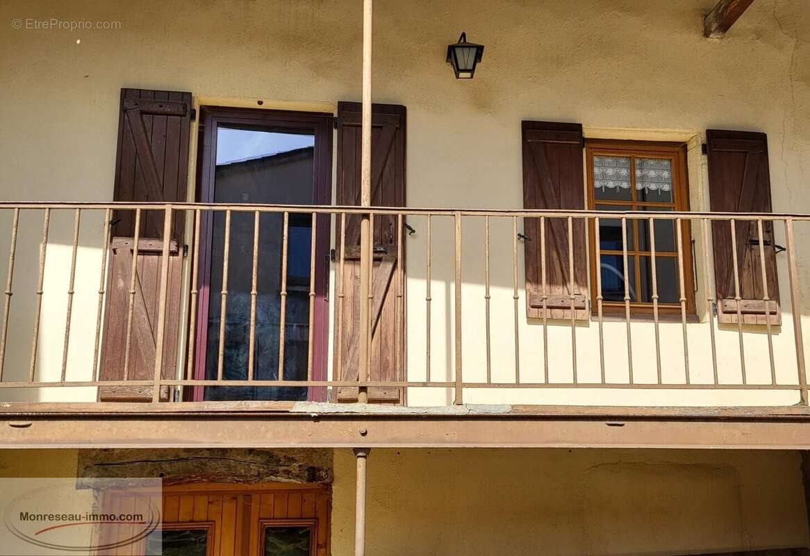 Maison à AZE