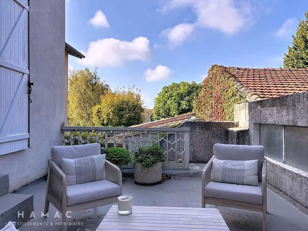 Maison à SAINTE-FOY-LES-LYON