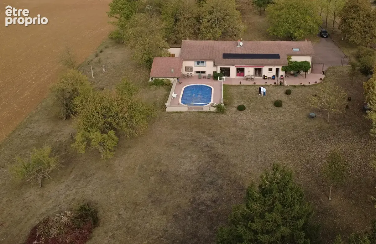 Maison de 318 m² Liffol-Le-Grand 9 pièce(s) - photo 1