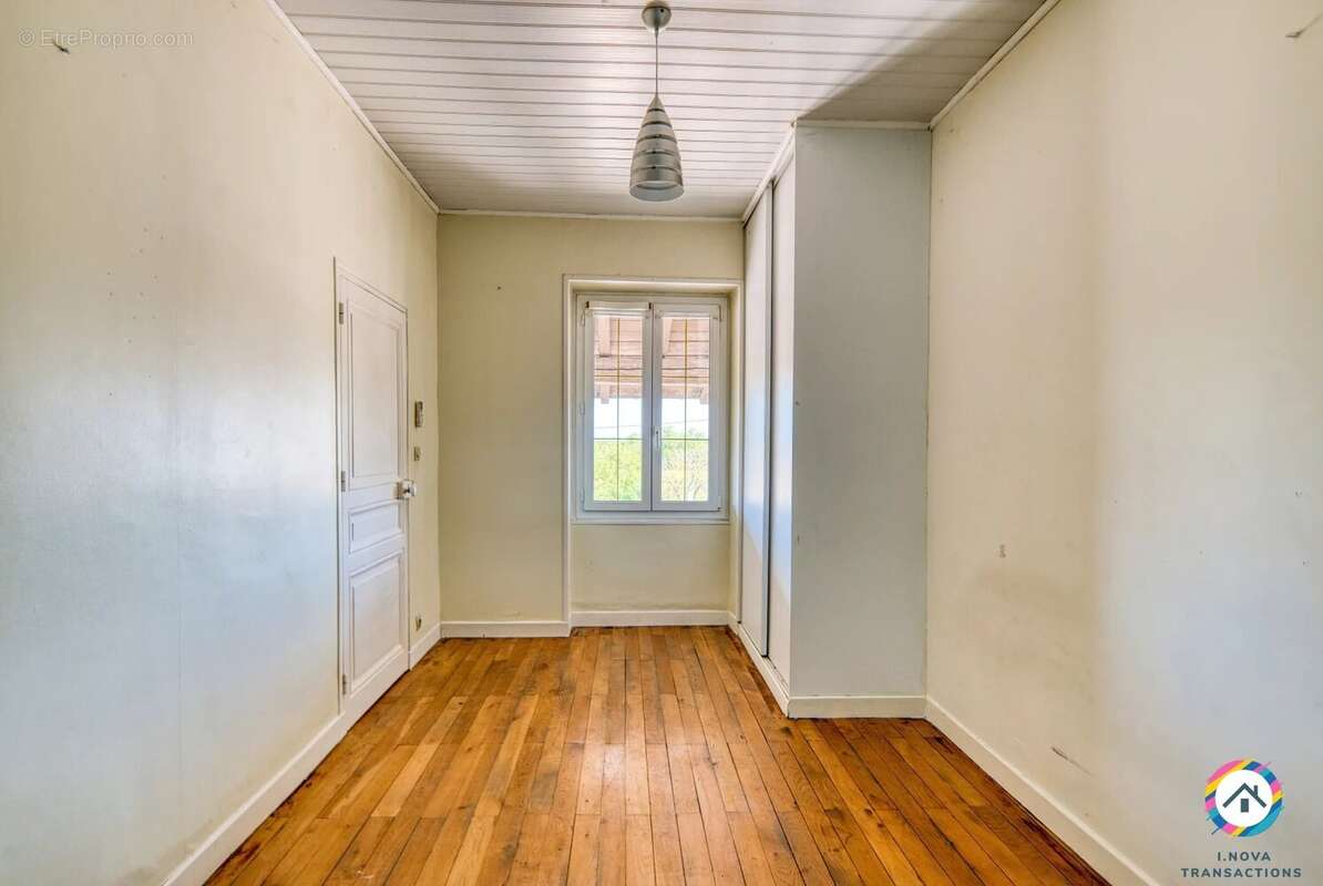 Maison à LA CHAPELLE-DE-GUINCHAY