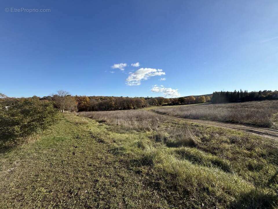 Terrain à MONTAGNAC