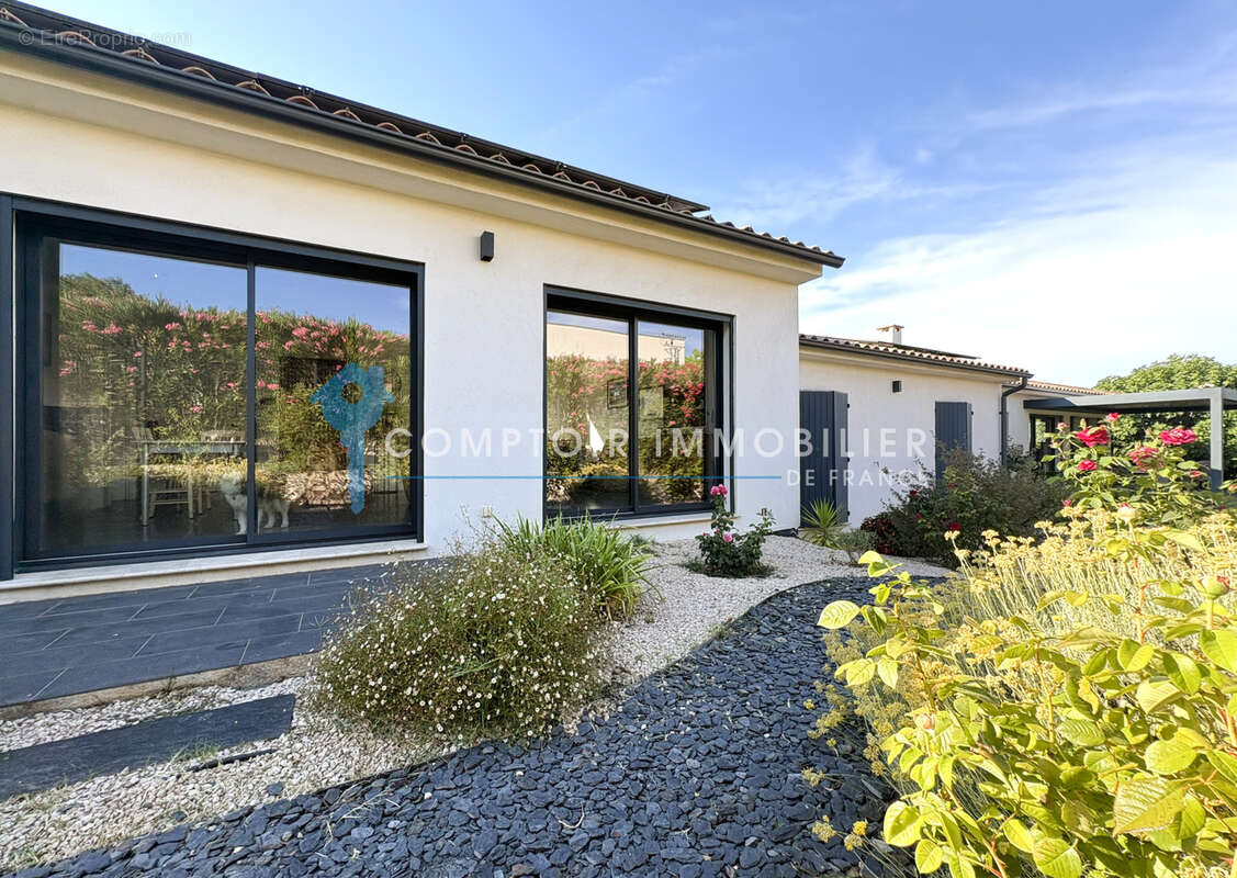 DEPT-30-A VENDRE-MEYNES Bel ensemble immobilier composé de deux villa de plain pied sur 1300m2 de terrain - photo 3
