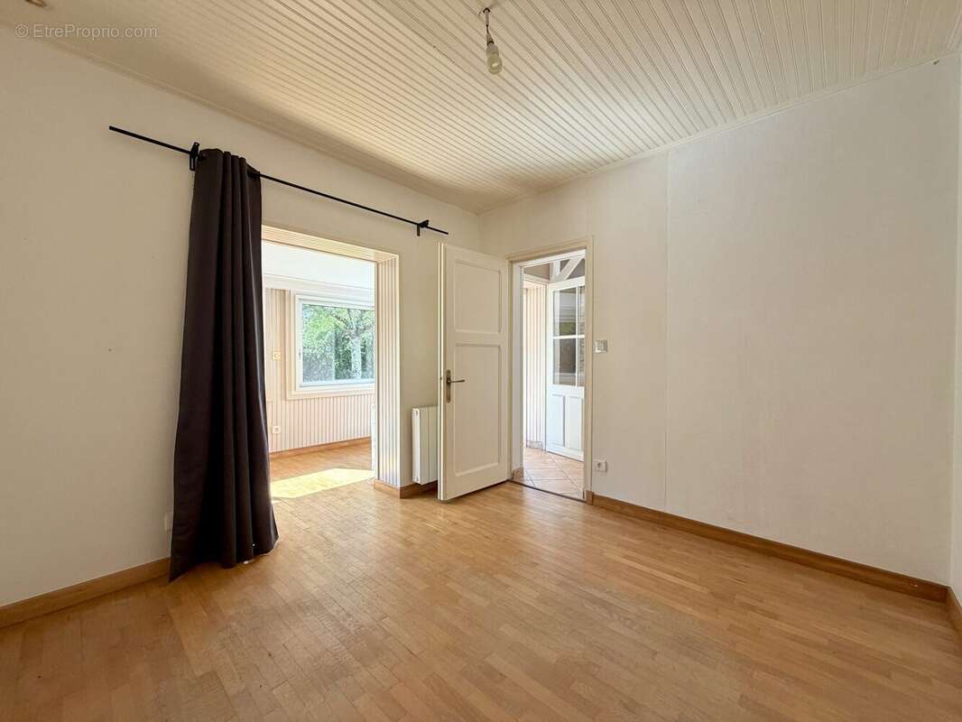 Chambre 1 - Maison à SAINT-HILAIRE-DE-RIEZ