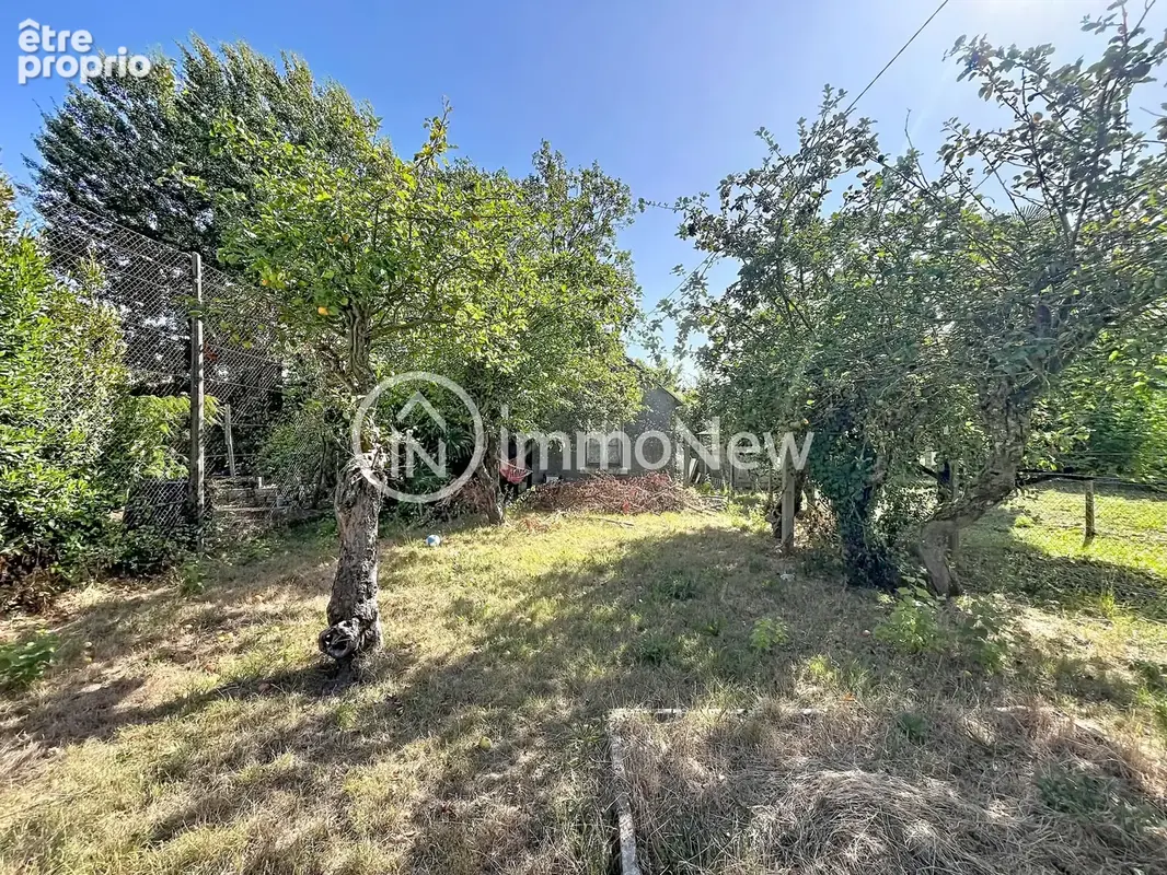 Une maison à SAINT JEAN LE THOMAS avec une dépendance - photo 9