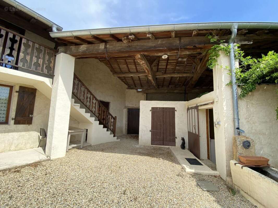 Maison 230 m² à Baneins  - photo 2