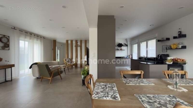 Maison familiale rénovée avec prestations haut de gamme – DPE A – Piscine chauffée– Environnement privilégié  - photo 5