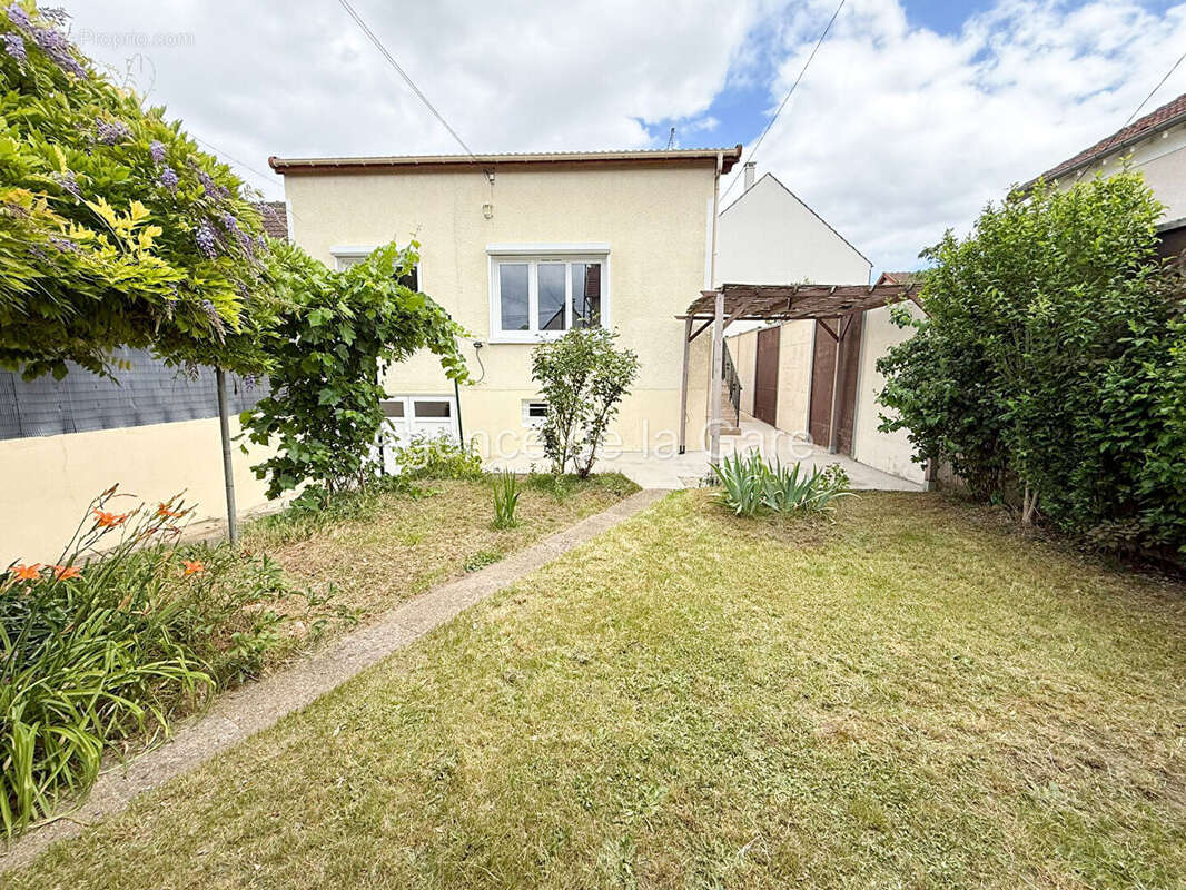 Maison à SARTROUVILLE