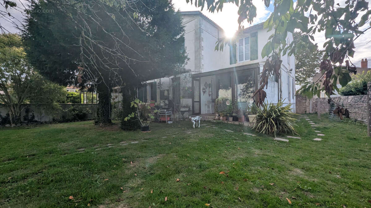 Maison à TONNAY-CHARENTE