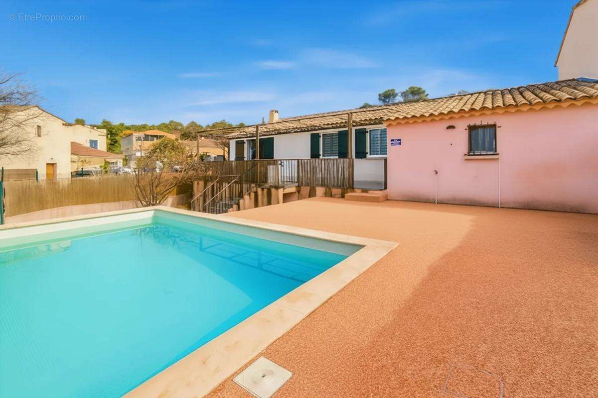 Maison à LA BASTIDE-DES-JOURDANS