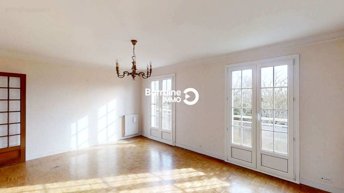 Maison familiale avec grand terrain arboré de 2 123 m² - photo 6